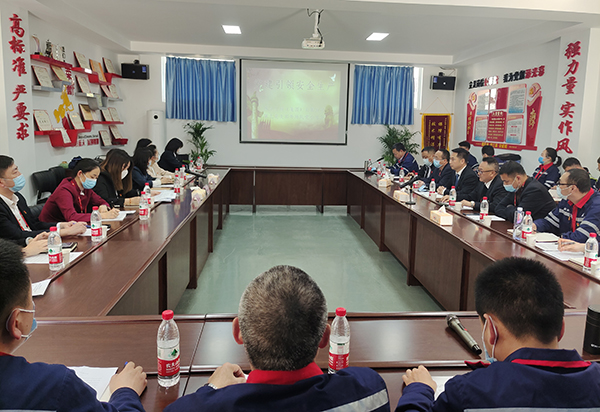 1647246032910165.jpg 第九黨支部召開外場隊黨小組黨建引領(lǐng)安全生產(chǎn)專題會議.jpg