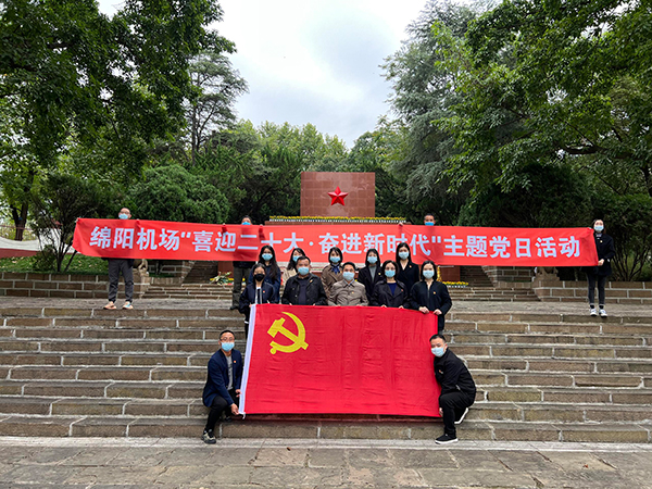 第一、第十三、第十七黨支部聯(lián)合開展“喜迎二十大·奮進(jìn)新時代”主題黨日活動.jpg